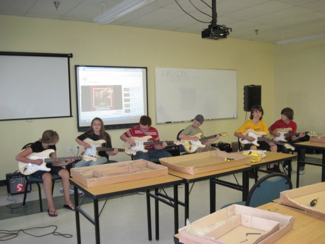 nhcommunitycollegeguitarbuildingclass2.jpg